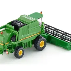 Zielony kombajn John Deere, model siku, gotowy do żniw.