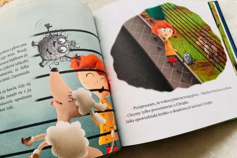 Ilustracje z książki "książki na spostrzegawczość dla dzieci". Julka i pies Szpulka rozmawiają o Chrupku.