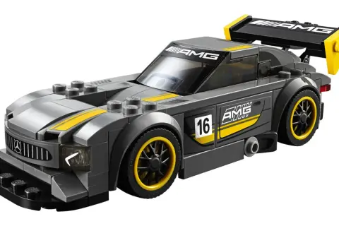Szary samochód wyścigowy z żółtymi pasami i logo AMG, numer 16. Zestaw lego 75877.