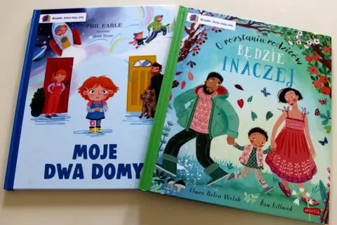 Dwie okładki książek o rozwodzie dla dzieci: "Moje dwa domy" i "O rozstaniu rodziców będzie inaczej".