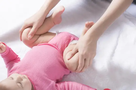 Dysplazja biodra u niemowląt - Objawy, leczenie, opieka